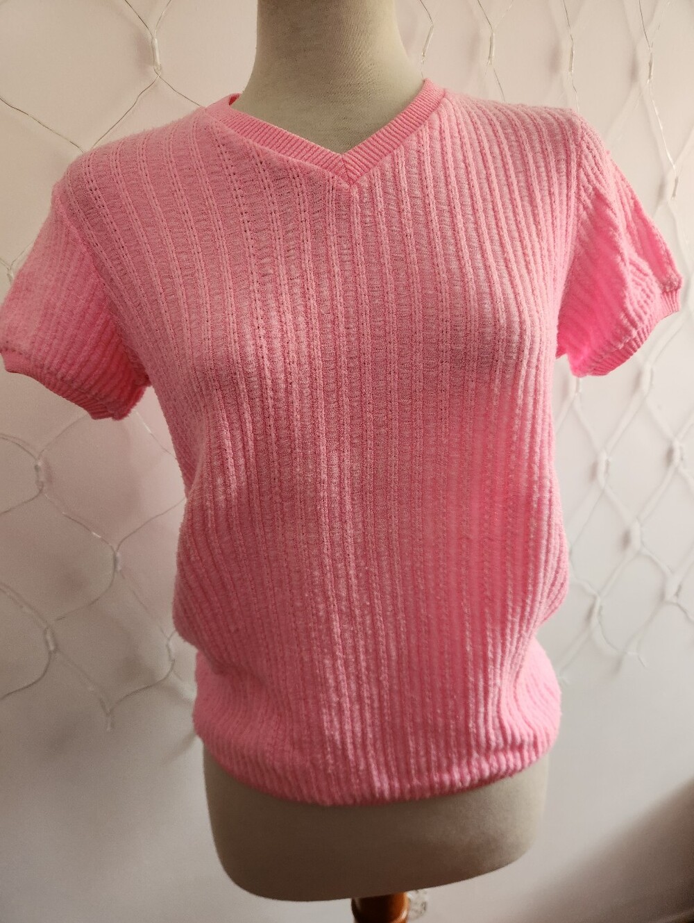 Vintage Bubble Gum Pink Top • Mod • V-Neck • Medium